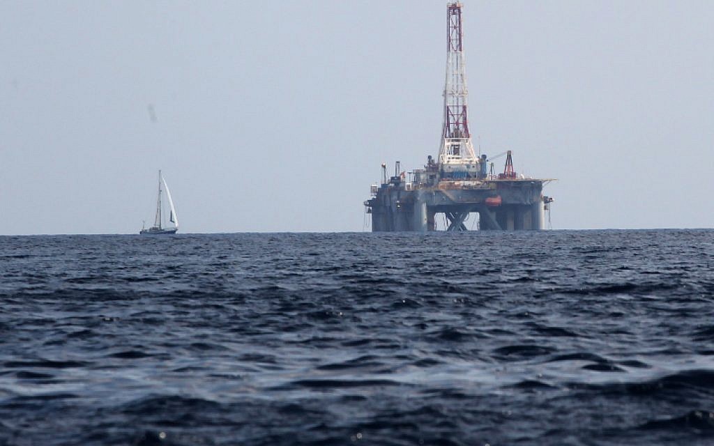 China bergaul dengan negara-negara Teluk, bahkan ketika Iran menahannya dalam minyak
