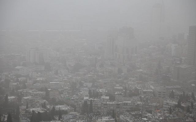 Bayangan kabut musim dingin menyelimuti Israel
