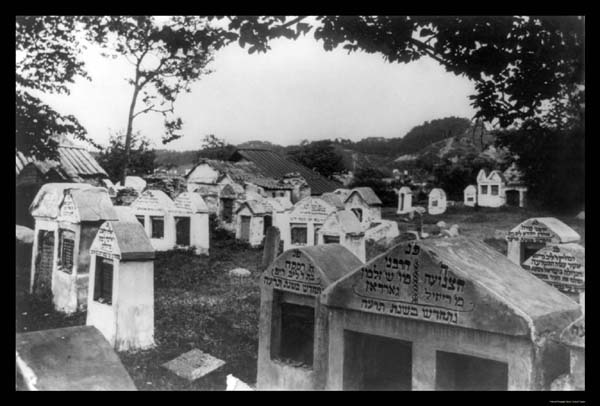 Jewish Cemetery Vilnius, 1922 (photo credit: Unknown, Wikimediacommons)