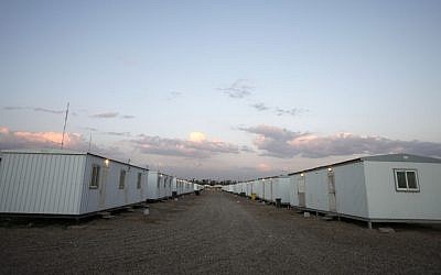 400 orang Iran di pengasingan dengan enggan pindah ke rumah baru di Irak