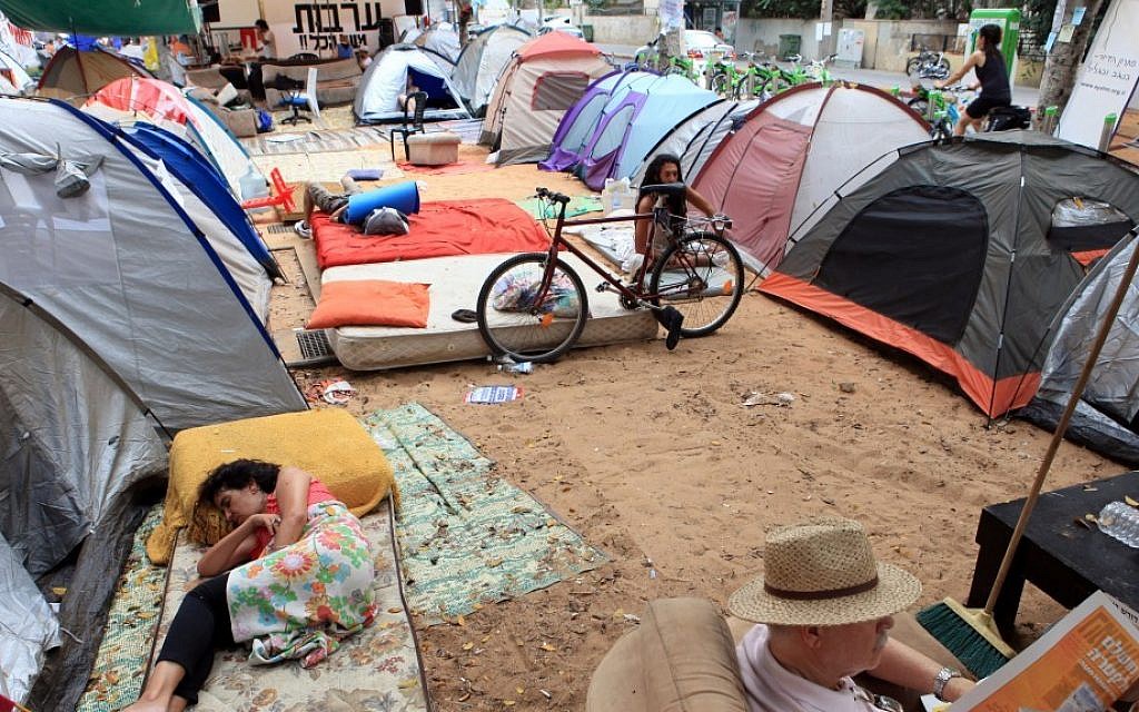 Fed up with the high cost of housing in Israel, thousands of Israelis set up tents on Rothschild Boulevard in Tel Aviv and elsewhere around the country,  August 10 2011(Liron Almog/Flash90)