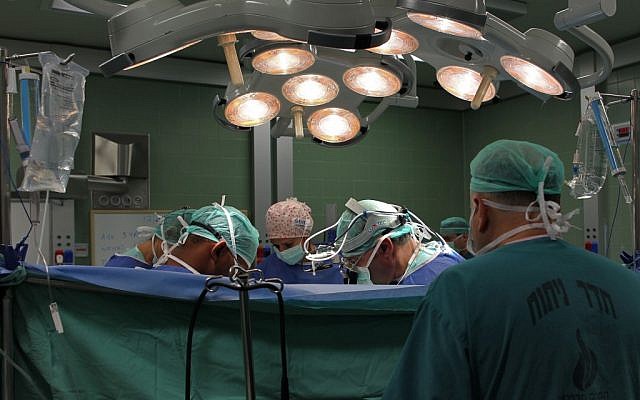 Illustrative: Doctors perform surgery at a hospital in Israel (Nati Shohat/Flash90)