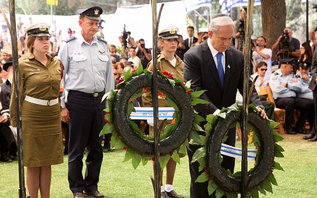 Benjamin Netanyahu laying a memorial wreath Wednesday. (photo credit: Marc Israel Sellem/pool/Flash90)