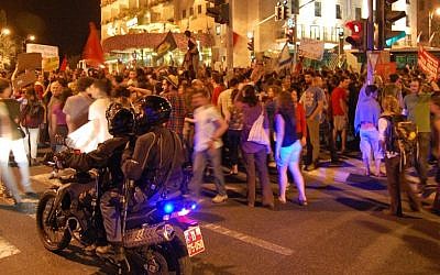 Jumlah pemilih yang rendah, antusiasme yang tinggi pada protes sosial di Tel Aviv, Yerusalem