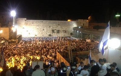 The Western Wall was packed with revelers on Sunday night  (Photo credit: Mitch Ginsburg)