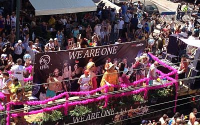 Tel Aviv menjadi tuan rumah bagi ribuan orang pada parade kebanggaan gay tahunan ke-14