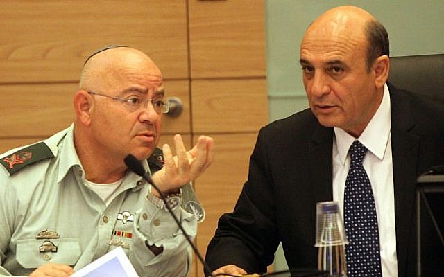 Deputy Chief of Staff Maj. Gen. Yair Naveh (left) and Kadima MK Shaul Mofaz in February. (photo credit: Yossi Zamir/Flash 90)