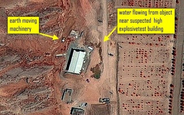 L'imagerie satellitaire du 7 juin 2012, qui selon l'ISIS, montre une activité de déplacement de véhicule et de terre importante près du bâtiment du complexe de Parchin que l'AIEA soupçonne d'être utilisée dans des tests explosifs liés au développement d'armes nucléaires. (Crédit photo: ISIS)