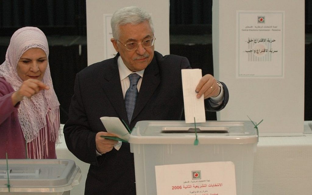 Mahmoud Abbas casts his ballot in the last elections to take place in the PA in 2006 (photo credit: Yossi Zamir/Flash90)
