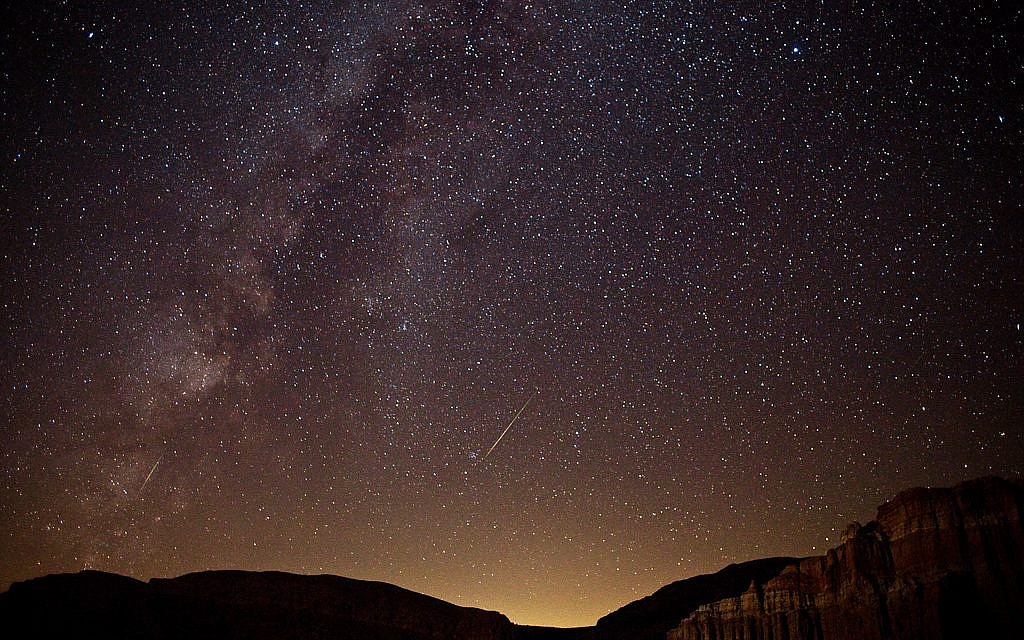 Illustrative: A Perseid meteor streaking across the California sky in 2010 (CC-BY-SA  Ian Alexander Norman, Flickr)