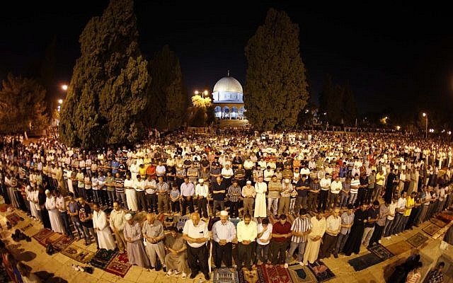 Palestinian worshippers at the Al Aqsa Mosque in Jerusalem's Old City, during the Muslim holy month of Ramadan. August 16, 2012. (photo credit: Sliman Khader/Flash90)