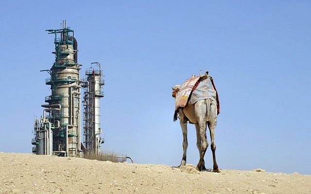 A Saudi Arabian oil facility (Photo credit: Shutterstock images)
