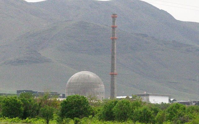 The Iranian facility near Arak, which may begin separating plutonium in late 2013 (Photo credit: Wikimedia Commons)
