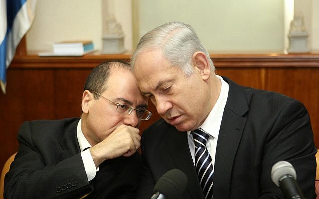 File. Silvan Shalom, left, speaks with Prime Minister Benjamin Netanyahu (Ariel Jerozolimski/Flash90)