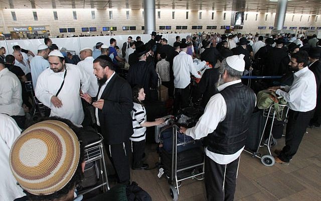 Pilgrims at Ben Gurion International Airport preparing to travel to Rabbi Nachman of Bratslav's burial site in Ukraine, September 2011 (photo credit: Meir Partush/Flash90)