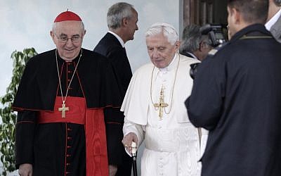 Pope Benedict XVI arrives in Lebanon on Friday, Sept. 14 (photo credit: AP/Riccardo De Luca)