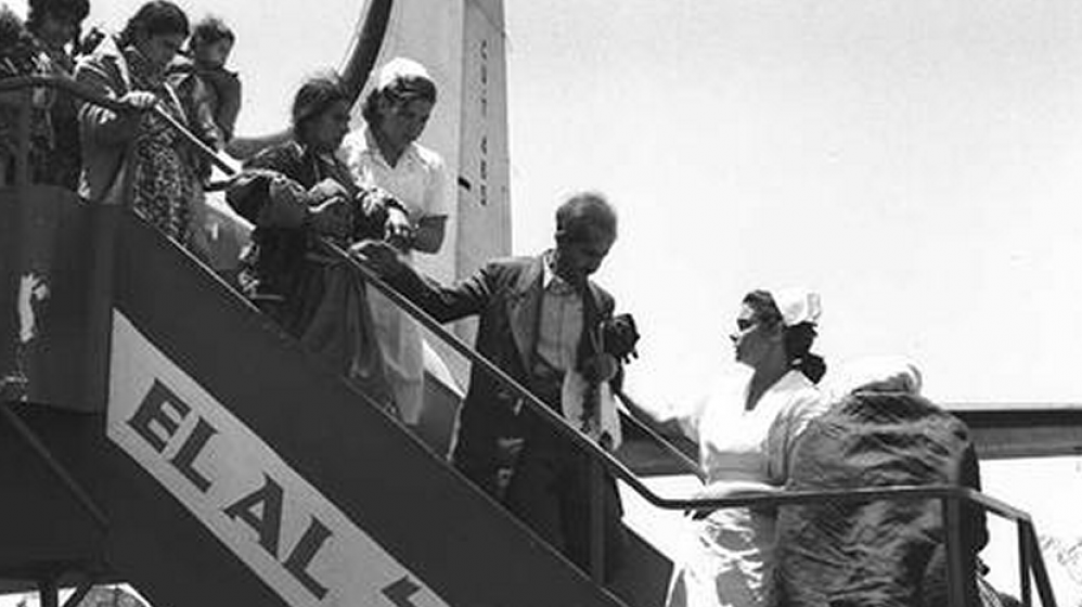 Every three hours a plane arrived at Lod Airport carrying Jewish immigrants from Iraq and Kurdistan via Tehran, May 1951 (photo credit: GPO)