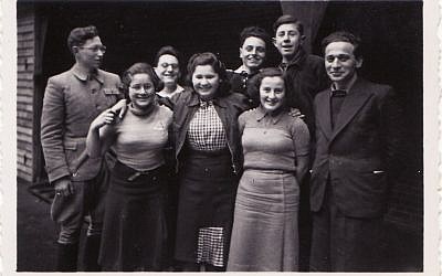 Bagaimana 150 remaja Yahudi Ceko lolos dari Holocaust dan bertemu kembali, 70 tahun kemudian