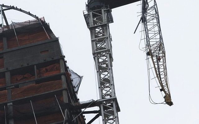 Crane Dangles From Nyc High Rise Clearing Streets The Times Of Israel 