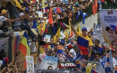 Kampanye berubah mematikan ketika kerumunan besar berkumpul untuk kandidat oposisi di Venezuela