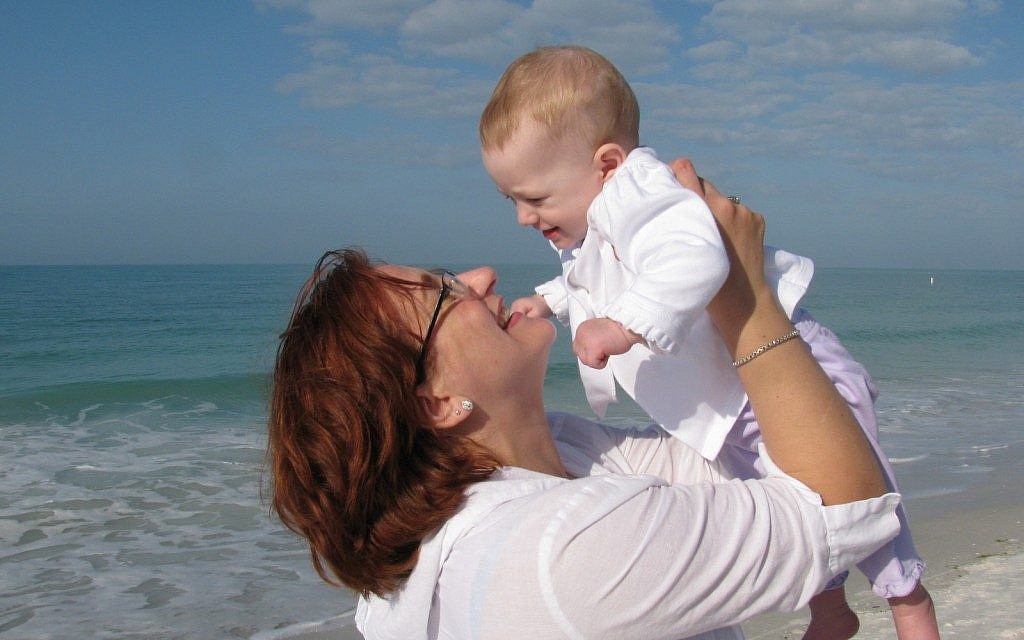 Bagi semakin banyak perempuan Yahudi, peran sebagai ibu tunggal menjadi sebuah tantangan