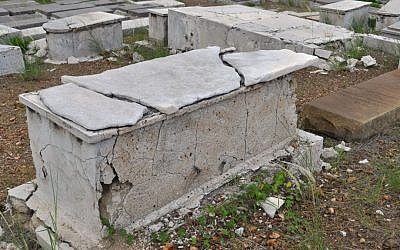 Pemakaman yang terkikis melestarikan sejarah Yahudi Karibia
