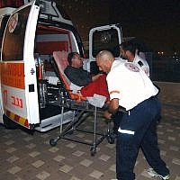 Israeli medics transfer a heart attack victim from an ambulance to Soroka Hospital in Beersheba (Photo credit: Dudu Greenspan/Flash90)