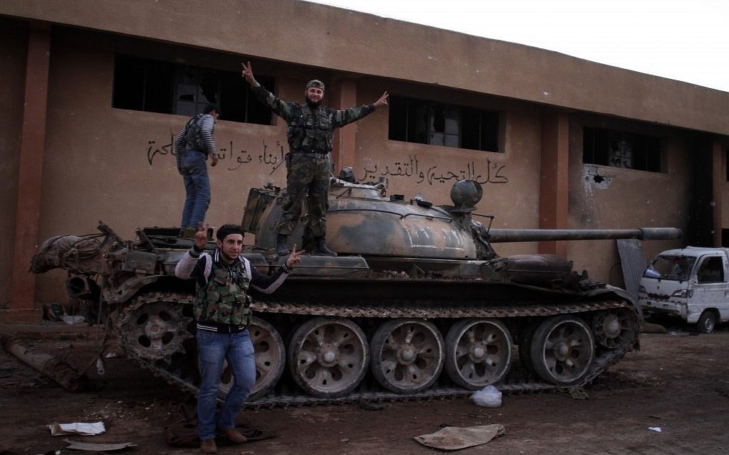 Pemberontak Suriah merebut pangkalan, senjata berjuang