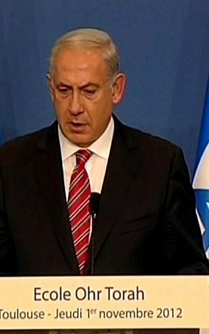 Pada upacara peringatan korban Toulouse, Netanyahu menyanyikan ‘Israel hidup’