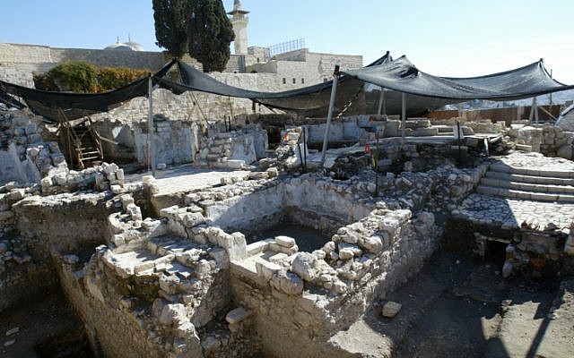 Otoritas Temple Mount rupanya membawa barang-barang antik ke tempat pembuangan sampah