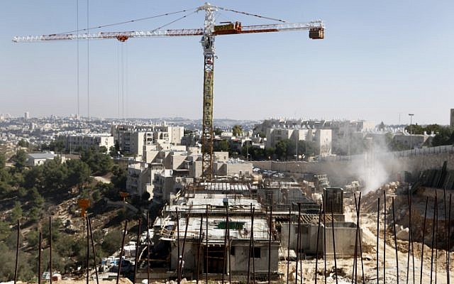A building site in the Gilo neighborhood in south Jerusalem, October 2, 2011. (photo credit: Uri Lenz / Flash90.)