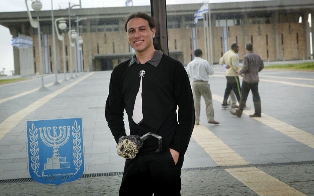 Ohad Shem Tov of the Pirate party wears a fake hook as he poses for a photograph outside the Israeli parliament, December 05, 2012. (Miriam Alster/Flash90)