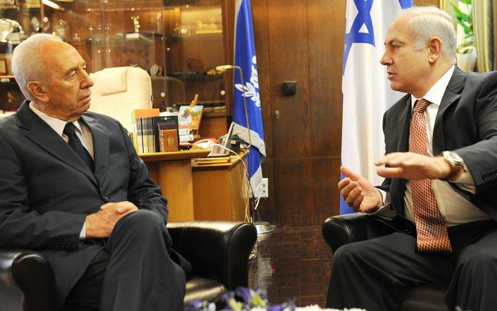 Four years ago: Then prime minister-designate Benjamin Netanyahu meets with President Shimon Peres to discuss forming a governing coalition, March 20, 2009 (photo credit: Avi Ohayon/GPO/Flash 90)