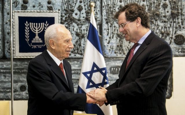 President Shimon Peres shakes hands with AJC Executive Director David Harris during a meeting in Israel (photo credit: Olivier Fitoussi/AJC)