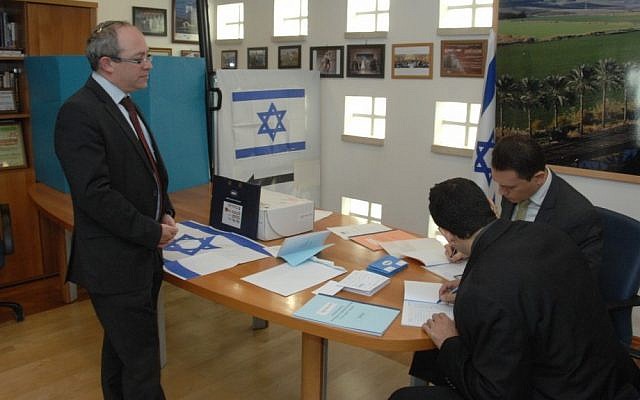 Israeli Ambassador to Uzbekistan and Tajikistan Hillel Newman, voting in Tashkent (photo credit: courtesy of Israeli embassy in Uzbekistan)