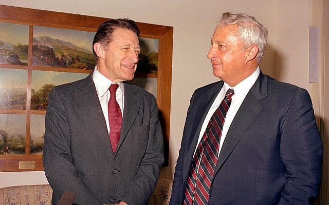 Ariel Sharon (right) meets Caspar W. Weinberger in Washington, 1982 (photo credit: Balcer/Wikimedia Commons)