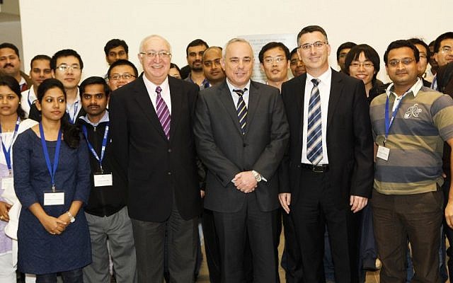 R to L, forefront) Education Minister Gideon Sa'ar, Finance Minister Yuval Steinitz, and Professor Manuel  Trajtenberg, chairman of the Israel Council for Higher Education, welcome post-doctoral students from India and China Sunday (Photo credit: Education Ministry)
