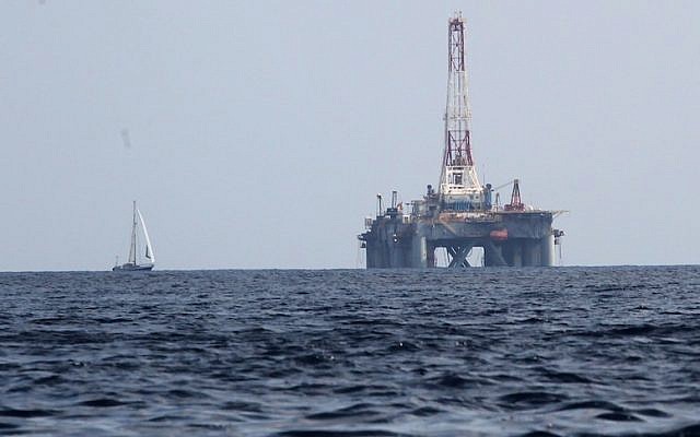 View of a Mediterranean sea gas drill platform (Nati Shohat/FLASH90)