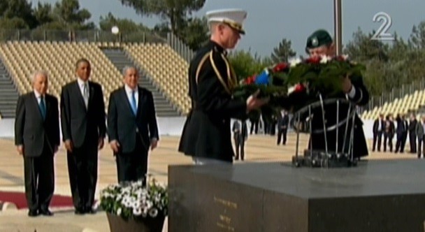 President Barack Obama, flanked by Prime Minister Netanyahu and President Shimon Peres, at the grave of THeodor Herzal on Mt. Herzl, March 22 (photo credit: Channel 2 screenshot)