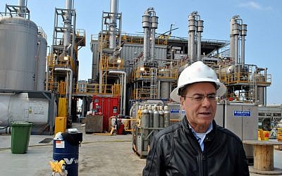 Energy and Water Minister Silvan Shalom visits a special processing plant off the coast of Ashdod, set to receive gas from the Tamar deposit for the first time in four years. (photo credit: Moshe Binyamin/Energy and Water Ministry)