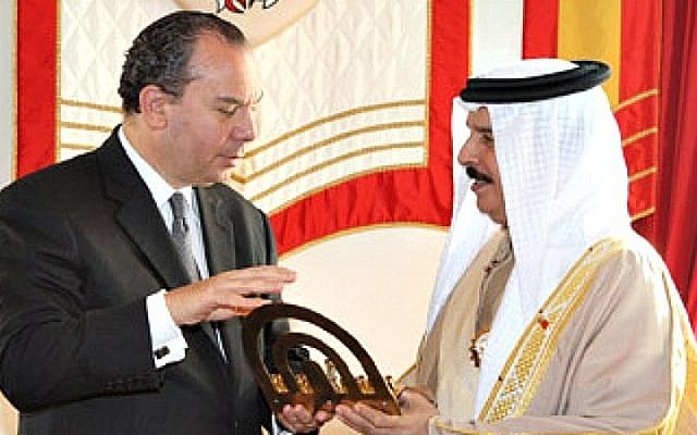 Rabbi Marc Schneier with King Hamad at the Bahraini Crown Palace, December 2011. (photo Walter Ruby/Foundation for Ethnic Understanding)