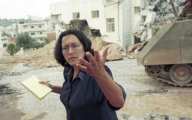 Amira Hass in Ramallah, 2001 (photo credit: Yossi Zamir/Flash90)