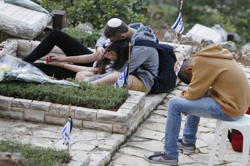 Masses Visit Cemeteries As Nations Fallen Remembered The Times Of Israel