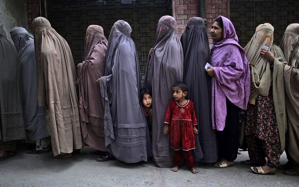 Pakistani mother sentenced to death for daughter's 'honor killing ...