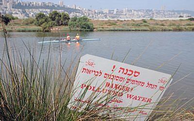 A sign warns of polluted water outside the northern city of Haifa on May 18, 2013. (Shay Levy/Flash 90)