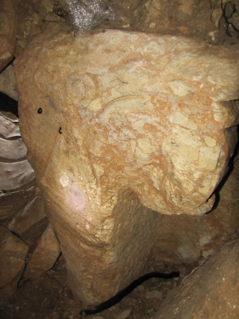 Another view of the recently discovered pillar (Courtesy of Binyamin Tropper/Kfar Etzion Field School)