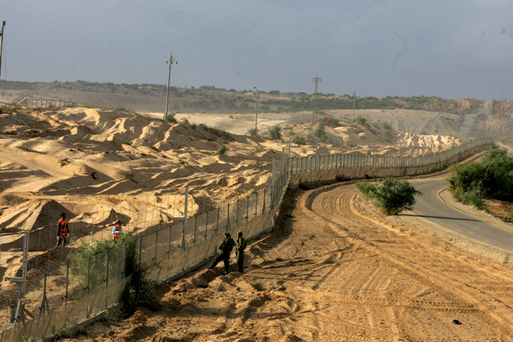 Risultati immagini per israel gaza border