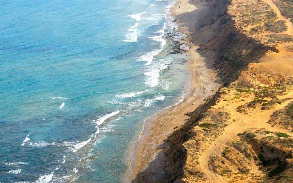 Israeli Coastline - Stunning sand cliffs, a few minutes north of Herziliyah. (photo: Qanta Ahmed)