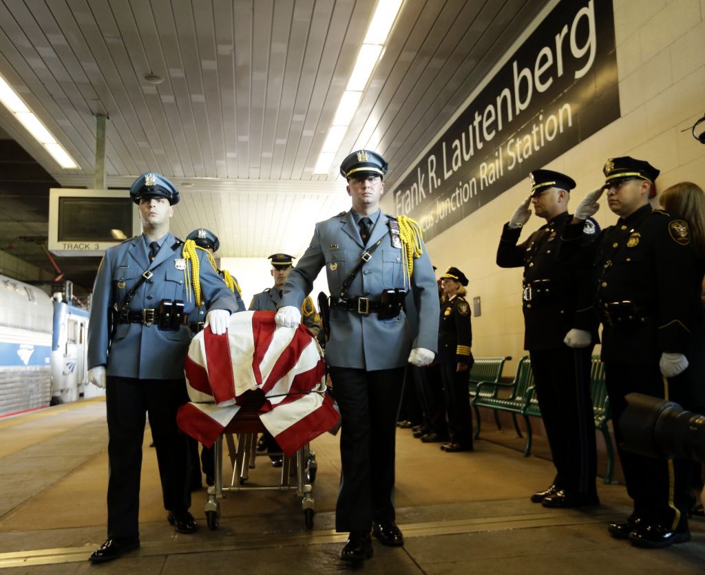 Mourners Take Rail Booster Lautenberg On One Last Ride The Times