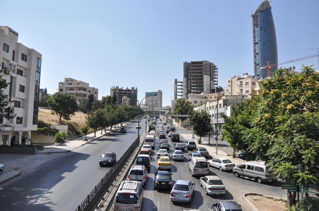 Midday traffic as people head home from their offices after 3 pm (photo credit: Michal Shmulovich/Times of Israel)